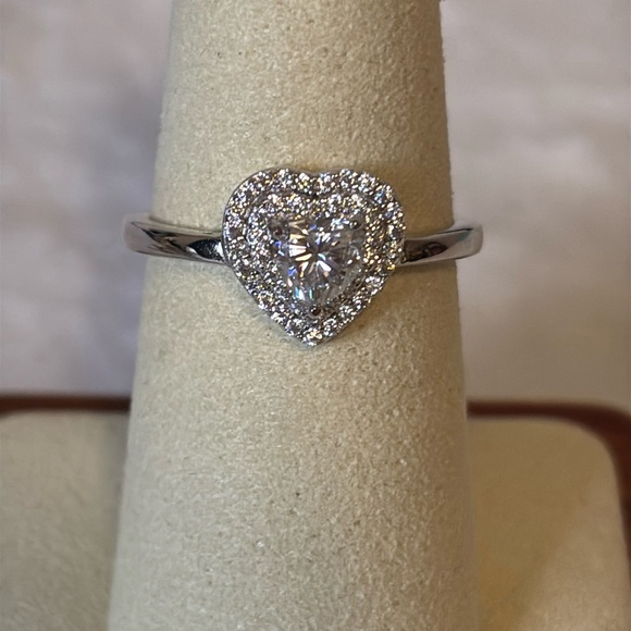NWT 1 CT Heart Moissanite Diamond Ring 925 Sterling Silver w/ Halo size 7